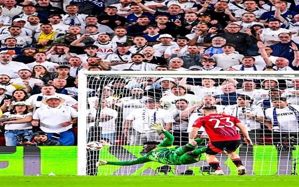 توتنهام يتقدم على مانشستر يونايتد بهدف نظيف في الشوط الأول بنهائي الدوري الأوروبي