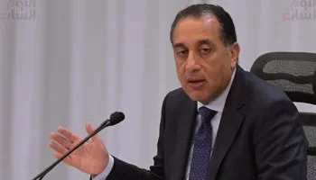 مدبولي يتفقد التشغيل التجريبي للأتوبيس الترددي على الطريق الدائري