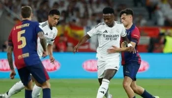 كلاسيكو الأرض يشتعل: برشلونة يستضيف ريال مدريد لحسم مصير لقب الدوري الإسباني