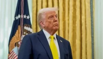 واشنطن توقف الضربات ضد الحوثيين عقب محادثات بوساطة عمانية