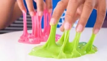 كيفية صنع “السلايم” في المنزل: تجربة مرحة وآمنة للأطفال