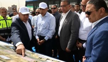 رئيس الوزراء يتفقد موقف السلام النموذجي ويشدد على صيانته للحفاظ على النظام الحضاري