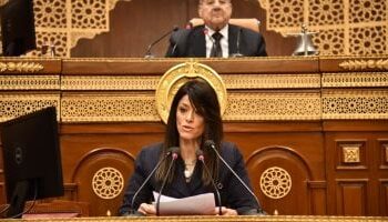 الحكومة تدعم القطاع الخاص وتخفض الإنفاق لتعزيز الاستثمار