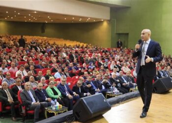 وزير التعليم يناقش الاستعداد للامتحانات ويعلن تعميم التغذية المدرسية الساخنة