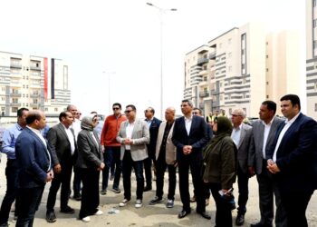 وزير الإسكان يتفقد مشروع “الإسكان الحر” بالسويس الجديدة