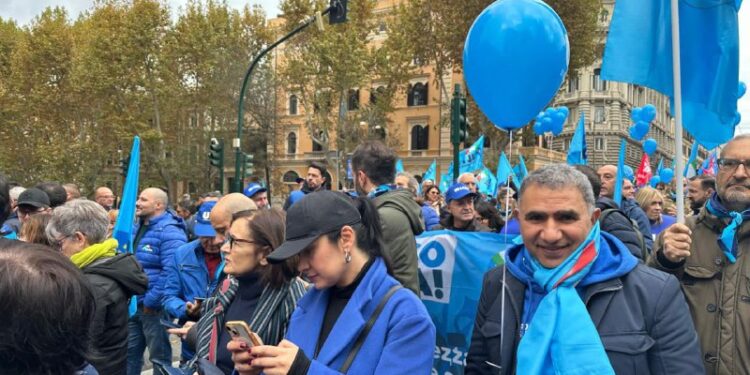 اتحادات نقابات عمال إيطاليا تحتفل بعيد العمال