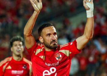 علي معلول يودع جماهير الأهلي بالدموع