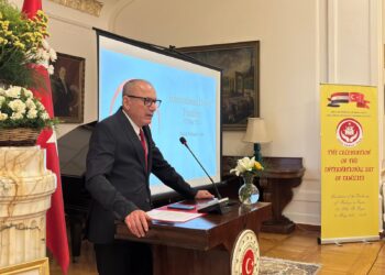 السفارة التركية بالقاهرة تحتفل باليوم العالمي للأسرة وتكرم فنانة مصرية شابة