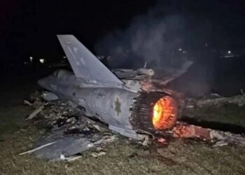 رئيس الأركان الإيراني يحذر سكان تل أبيب وحيفا ويدعوهم إلى المغادرة فورًا