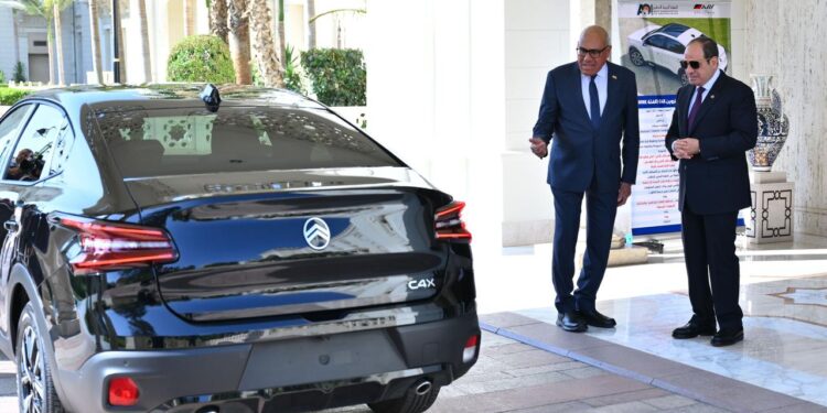 الرئيس السيسي يطلع على مشروعات الهيئة العربية للتصنيع ويوجه بتعزيز توطين صناعة السيارات