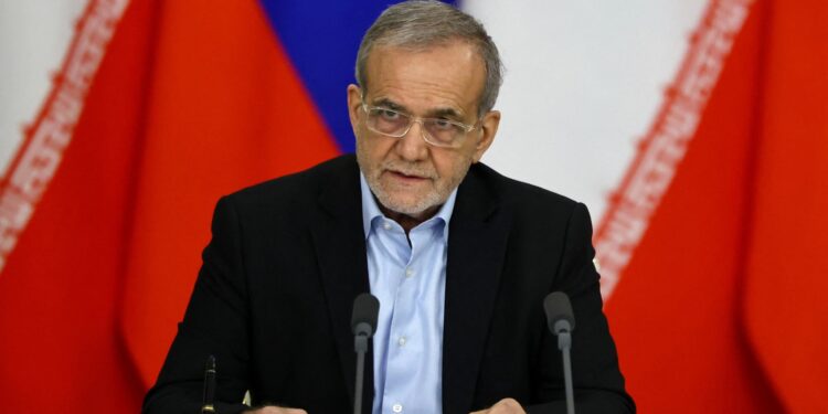 الرئيس الإيراني: نعتبر دول الجوار والمنطقة أشقاء وليس لدينا أي نية لمواجهتهم