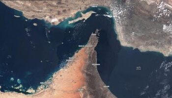 إيران تدرس إغلاق مضيق هرمز والمحادثات النووية تدخل نفقًا مظلمًا