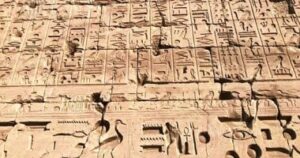 المصريون