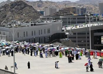 السعودية تُكمل استعداداتها لتفويج الحجاج لرمي الجمرات وتُكثف برامج التوعية الميدانية بمشعر منى