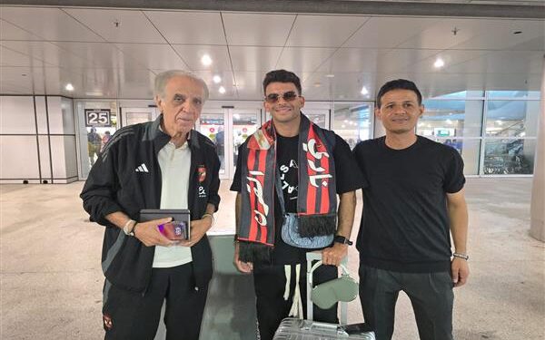 المدير الإداري للأهلي يستقبل زيزو في المطار لدى وصوله ميامي