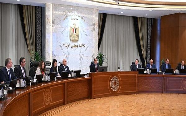 رئيس الوزراء يترأس أول اجتماع للجنة الأزمات لمتابعة تداعيات التصعيد العسكري الإيراني ـ الإسرائيلي