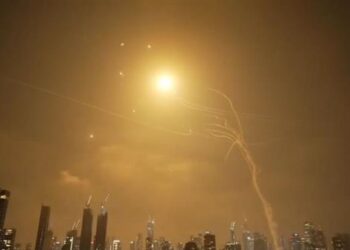 سماع دوي عدة انفجارات في تل أبيب