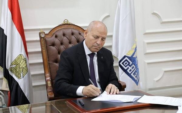 محافظ القاهرة يعتمد تنسيق القبول بالثانوى العام بحد أدنى ٢٣٠ درجة