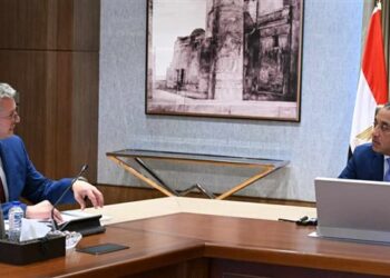 رئيس الوزراء يلتقى وزير البترول والثروة المعدنية لمتابعة عدد من ملفات العمل