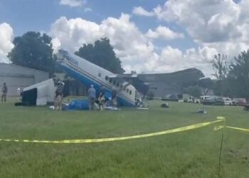 تحطم طائرة قفز بالمظلات في تينيسي الأمريكية وإصابة عدد من الركاب بجروح