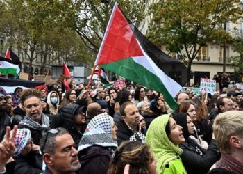 مظاهرة في باريس للمطالبة بوقف الإبادة الجماعية في قطاع غزة