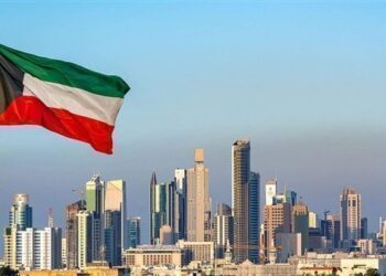 الكويت تحظر رفع الأعلام الأجنبية والدينية دون ترخيص وتقر عقوبات مشددة للمخالفين