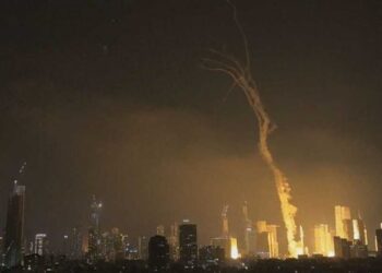 صفارات الإنذار تدوي في تل أبيب إثر هجوم إيراني جديد بالصواريخ الباليستية