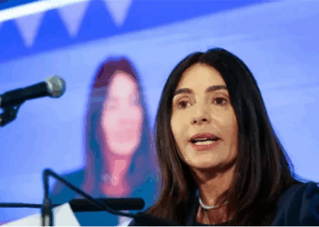 وزيرة المواصلات الإسرائيلية: الرحلات تغادر غدًا بـ50 راكبًا فقط