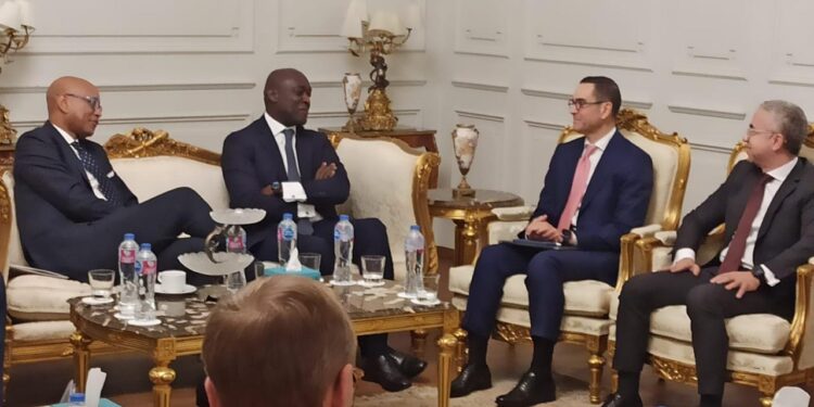 وزير الاستثمار يلتقي وفد مؤسسة التمويل الدولية لبحث تعزيز التعاون ودعم أولويات الحكومة