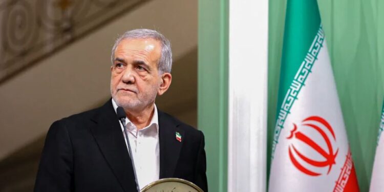 الرئيس الإيراني: أهنئ الشعب الإيراني بالانتصار على إسرائيل