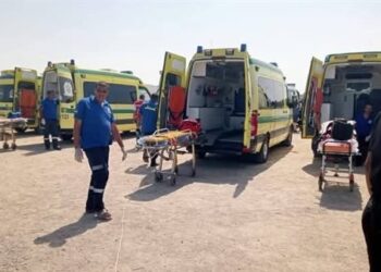 تفاصيل إنقاذ 40 سائحا تعطل بهم لانش سياحي بالغردقة