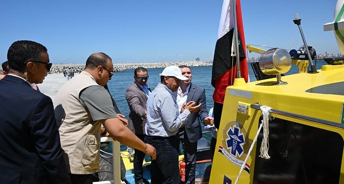 رئيس الوزراء يشهد دخول أول لنش إسعاف بحري الخدمة بمحافظة الإسكندرية