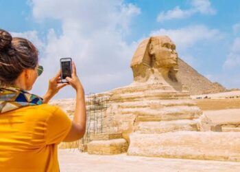 وزير السياحة يصدر قرارًا بزيادة أجر المرشد السياحي في مصر لـ 1800 جنيه لليوم