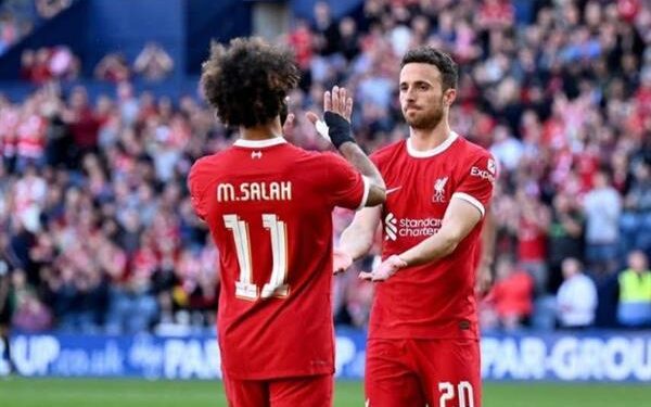 بعد وفاة جوتا.. محمد صلاح يعود إلى ليفربول غدًا