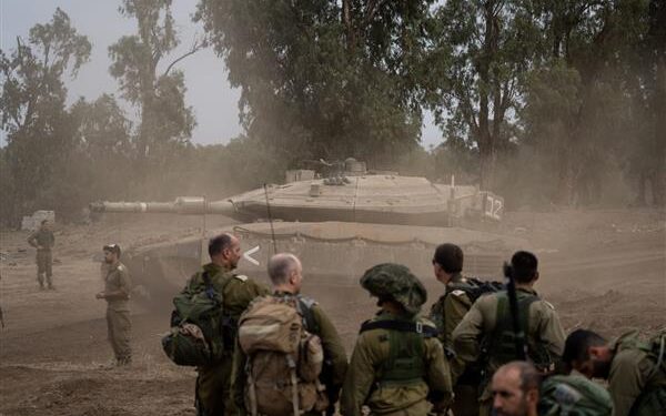 الاحتلال يقصف 160 هدفًا عسكريًا في سوريا.. من بينها القصر الرئاسي وهيئة الأركان