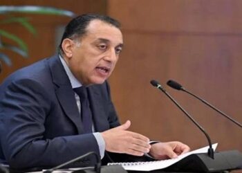 رئيس الوزراء: انخفاض الدولار يجب أن ينعكس على أسعار السلع في الأسواق