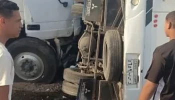 إصابة شخصين في انقلاب سيارة نقل بترعة في الصف بالجيزة