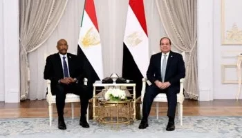 السيسي يبحث مع البرهان مستجدات الأزمة السودانية ويؤكد دعم مصر لوحدة السودان واستقراره