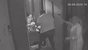 فيديو يوثق اعتداء سائق تاكسي على سيدة وأطفالها ببورسعيد.. والأمن يتحرك