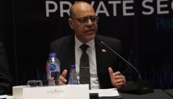 وزير العمل يفتتح ورشة عمل للتوعية بقانون العمل الجديد بالتعاون مع الغرفة التجارية الأمريكية