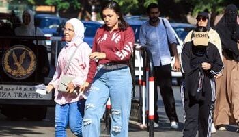 “التعليم” تحقق في تسريب امتحان الرياضيات البحتة بعد بدء اللجان.. وتحذيرات من الغش الإلكتروني