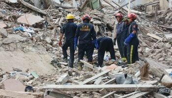 مصرع شخص وإصابة 5 في انهيار عقار بمنطقة العطارين وسط الإسكندرية