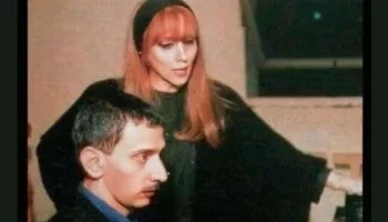 فيروز تودّع نجلها زياد الرحباني بعيدًا عن الإعلام.. ودفنه في حديقة منزلها بالشوير