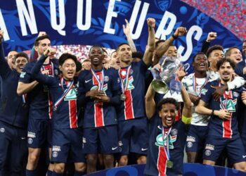 “يويفا” يعاقب باريس سان جيرمان بسبب لافتة دعم غزة في نهائي دوري الأبطال
