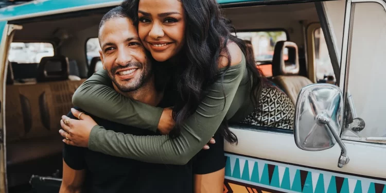 محمد خطيب يحتفل بعيد ميلاد زوجته الفنانة أسماء أبو اليزيد برسالة رومانسية