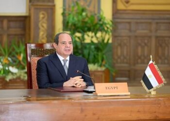 السيسي يجتمع مع رئيس الوزراء ووزير البترول