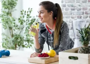 بديل طبيعي للبوتوكس.. مشروبات تمنحك بشرة نضرة وشابة