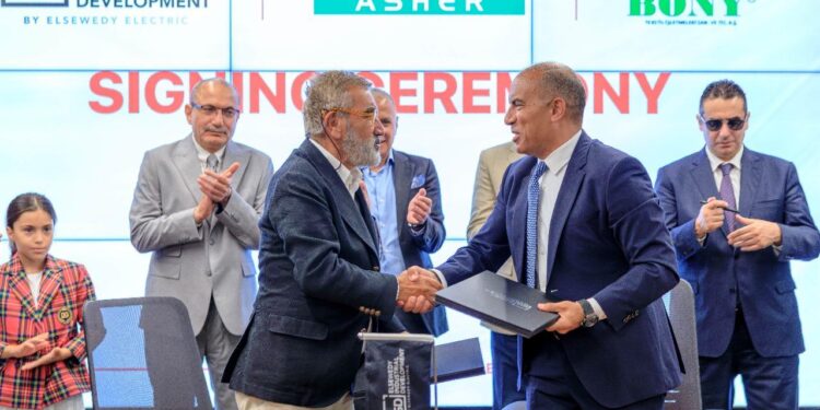 توقيع اتفاقية استثمار بين شركة “بوني سوكس” التركية و “السويدي للتنمية الصناعية” المصرية