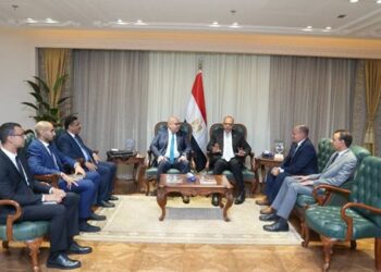 وزير العمل: توجيهات رئاسية بدعم الاستثمار وتذليل العقبات أمام المستثمرين