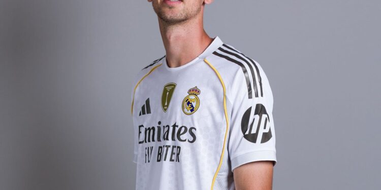 رسميًا.. ريال مدريد يعلن انتقال لاعبه إلى كومو الإيطالي بطلب من فابريجاس